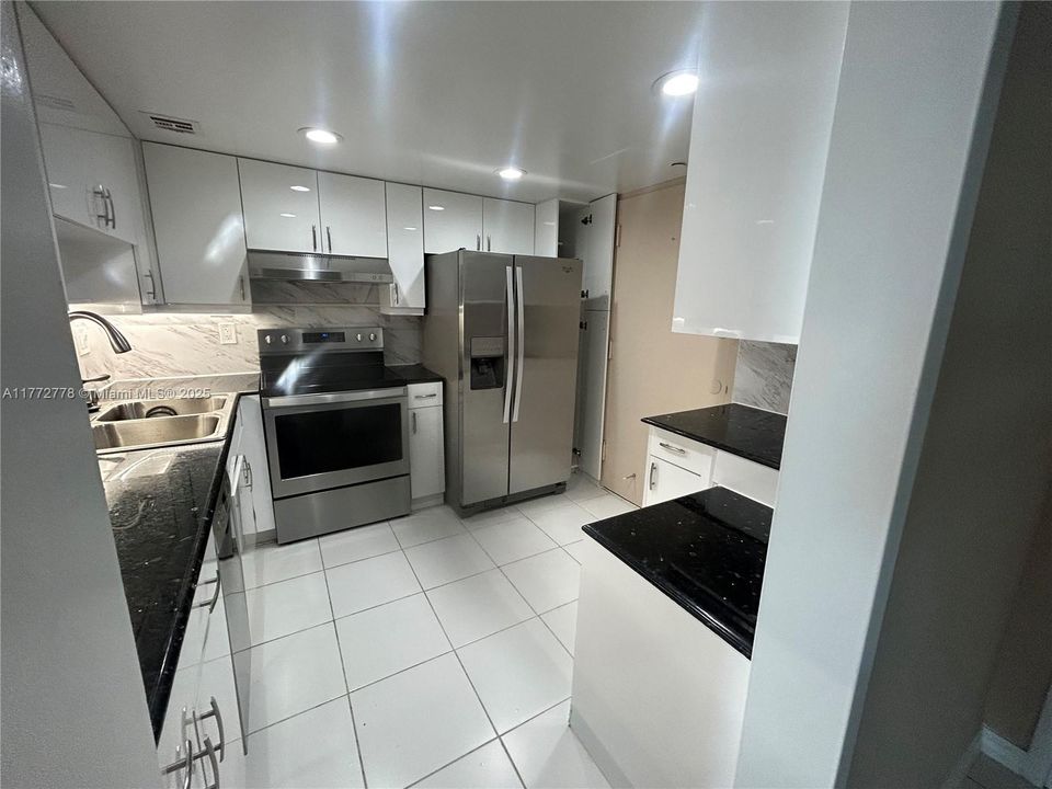 Recently Sold: $675,000 (2 beds, 2 baths, 1031 Square Feet)