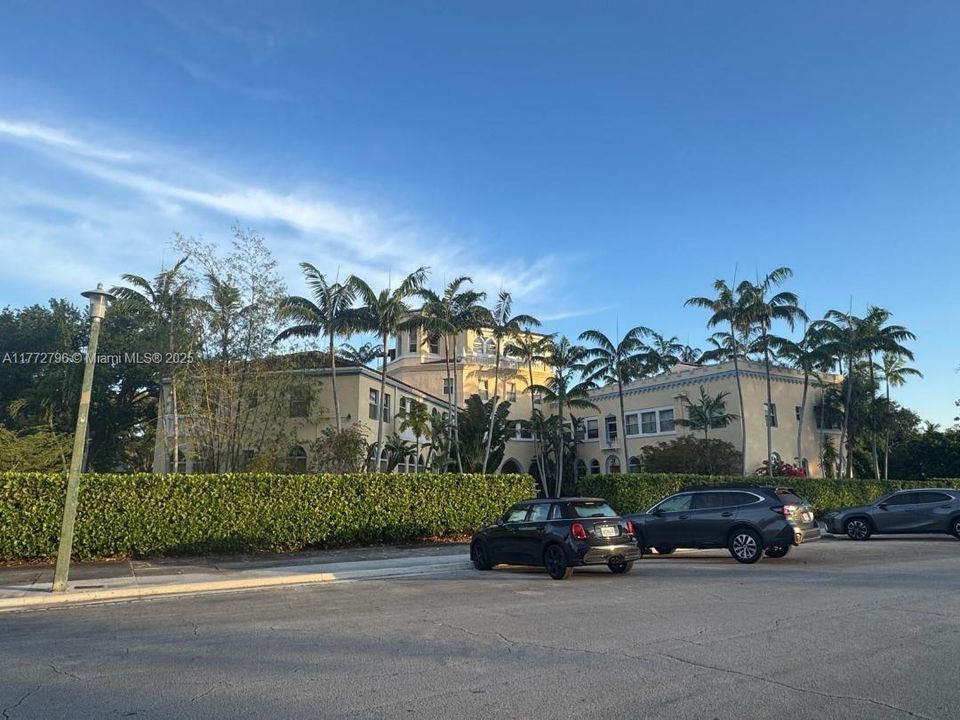 Recently Rented: $2,200 (2 beds, 1 baths, 916 Square Feet)