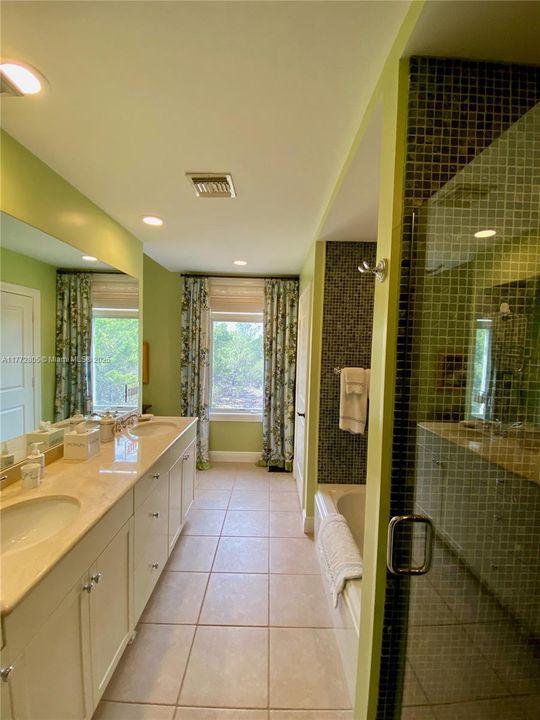 В аренду: $20,000 (3 спален, 2 ванн, 2100 Квадратных фут)