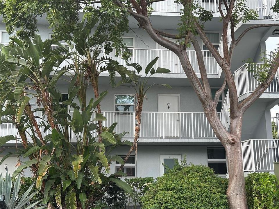 待售: $164,500 (2 贝兹, 2 浴室, 975 平方英尺)