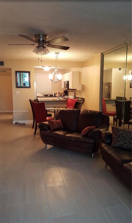 待售: $164,500 (2 贝兹, 2 浴室, 975 平方英尺)