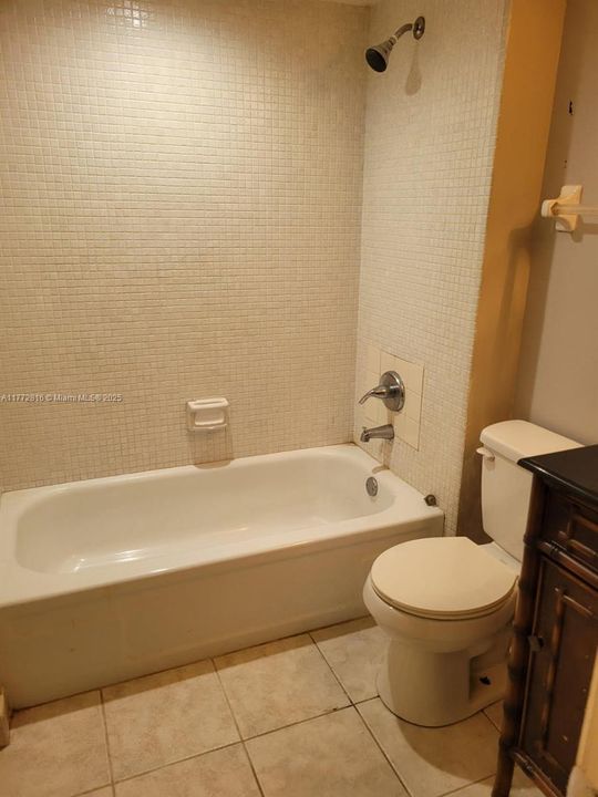 待售: $164,500 (2 贝兹, 2 浴室, 975 平方英尺)