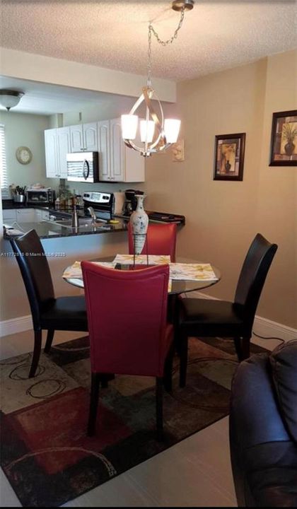 待售: $164,500 (2 贝兹, 2 浴室, 975 平方英尺)