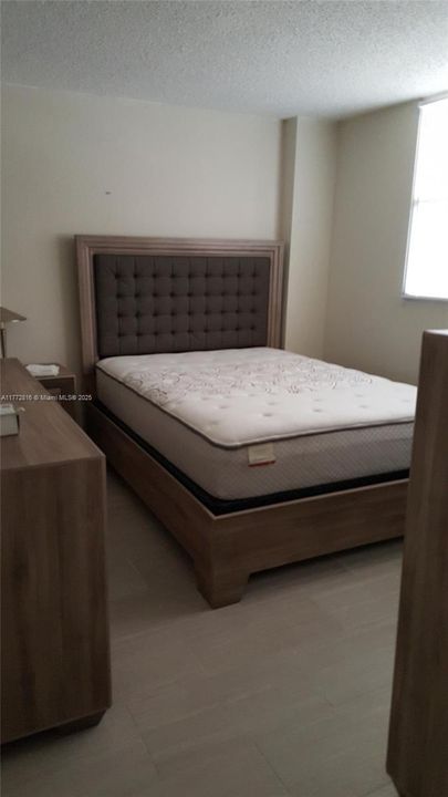 待售: $164,500 (2 贝兹, 2 浴室, 975 平方英尺)