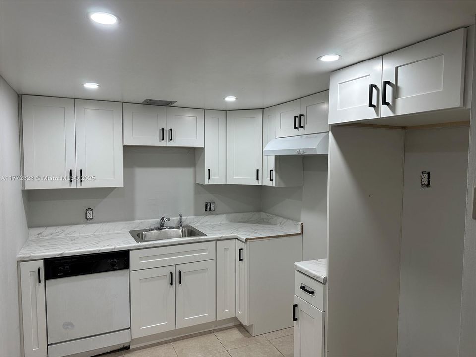 Recientemente alquilado: $1,800 (2 camas, 2 baños, 1044 Pies cuadrados)