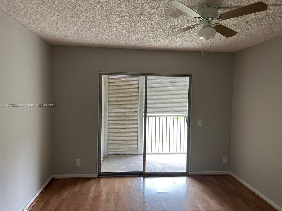 Recientemente alquilado: $1,800 (2 camas, 2 baños, 1044 Pies cuadrados)