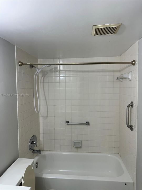 Recientemente alquilado: $1,800 (2 camas, 2 baños, 1044 Pies cuadrados)