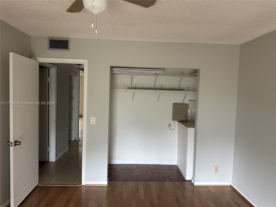 Recientemente alquilado: $1,800 (2 camas, 2 baños, 1044 Pies cuadrados)