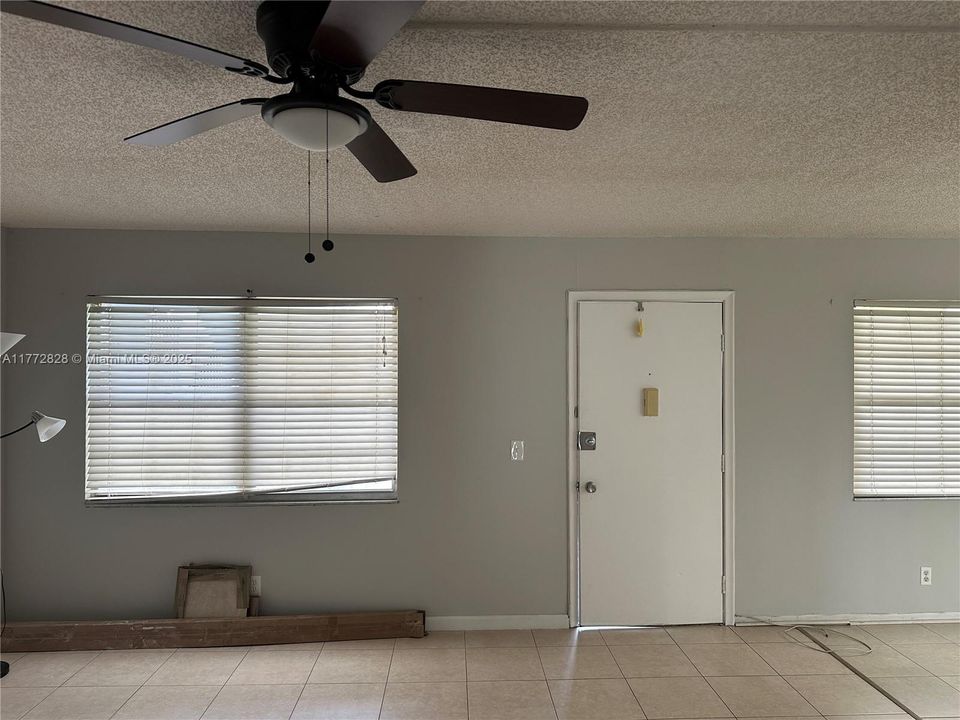 Recientemente alquilado: $1,800 (2 camas, 2 baños, 1044 Pies cuadrados)