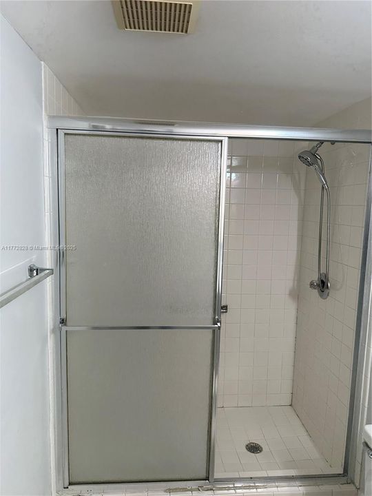 Recientemente alquilado: $1,800 (2 camas, 2 baños, 1044 Pies cuadrados)