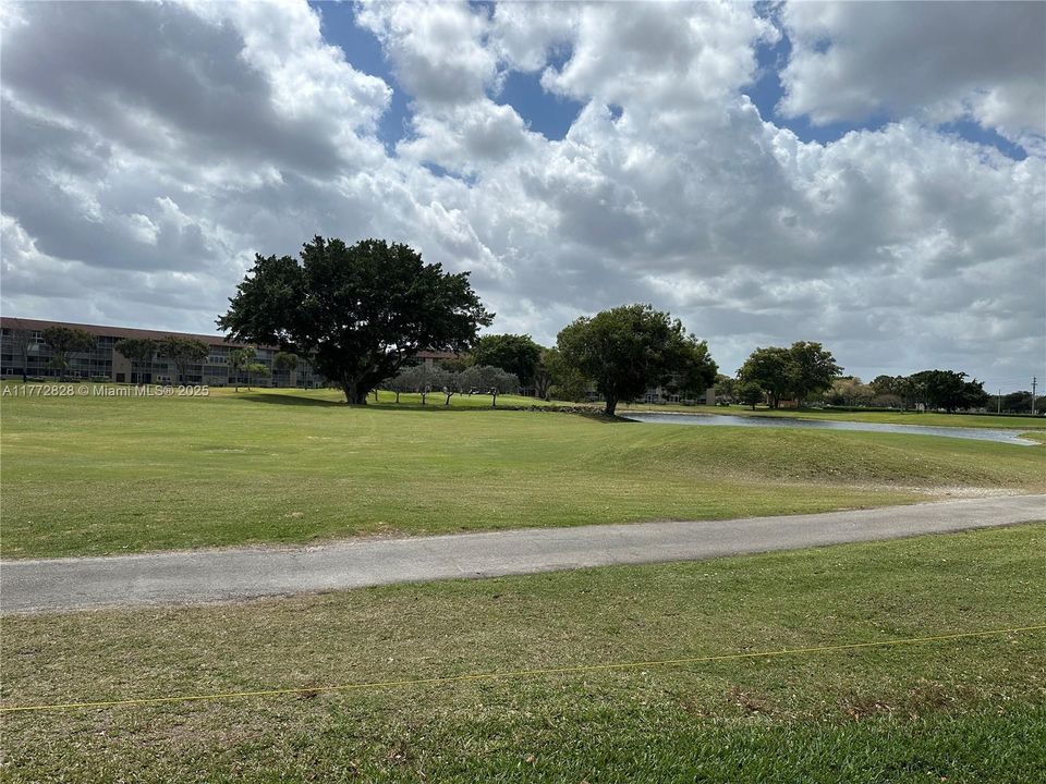 Recientemente alquilado: $1,800 (2 camas, 2 baños, 1044 Pies cuadrados)