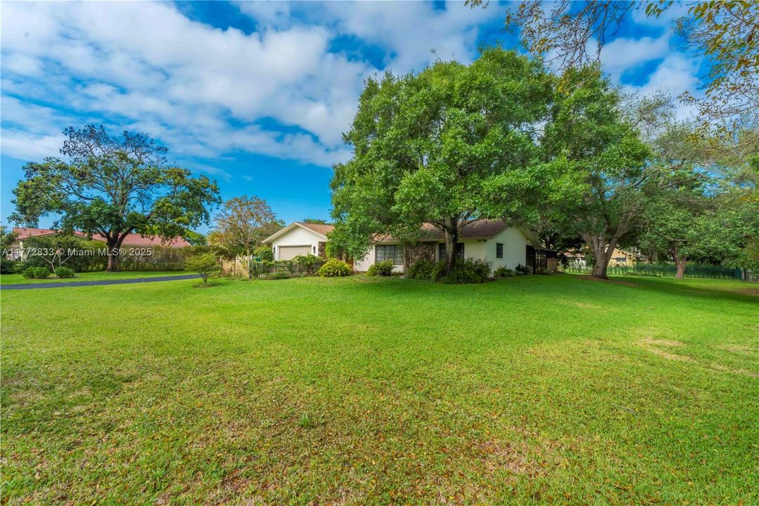 Recently Sold: $999,990 (3 beds, 2 baths, 2386 Square Feet)