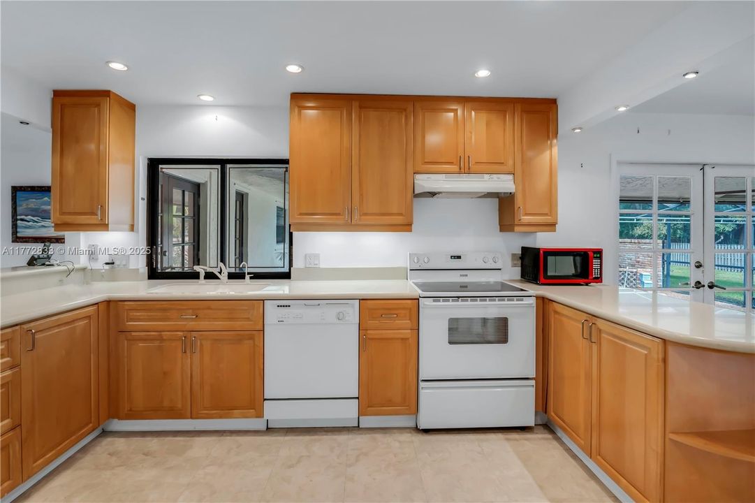 Recently Sold: $999,990 (3 beds, 2 baths, 2386 Square Feet)