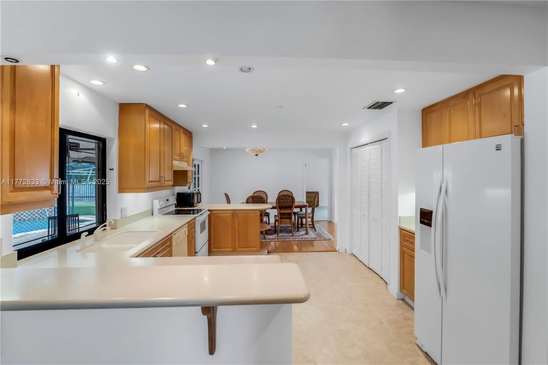 Recently Sold: $999,990 (3 beds, 2 baths, 2386 Square Feet)