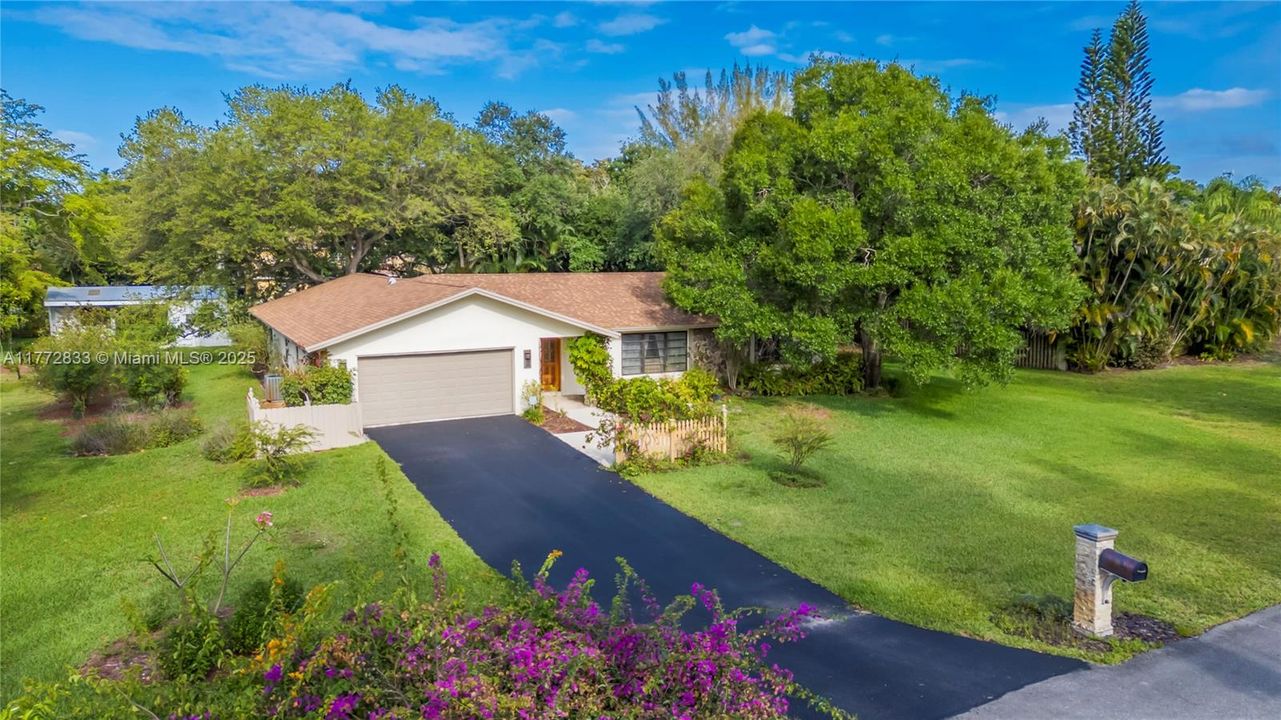 Recently Sold: $999,990 (3 beds, 2 baths, 2386 Square Feet)