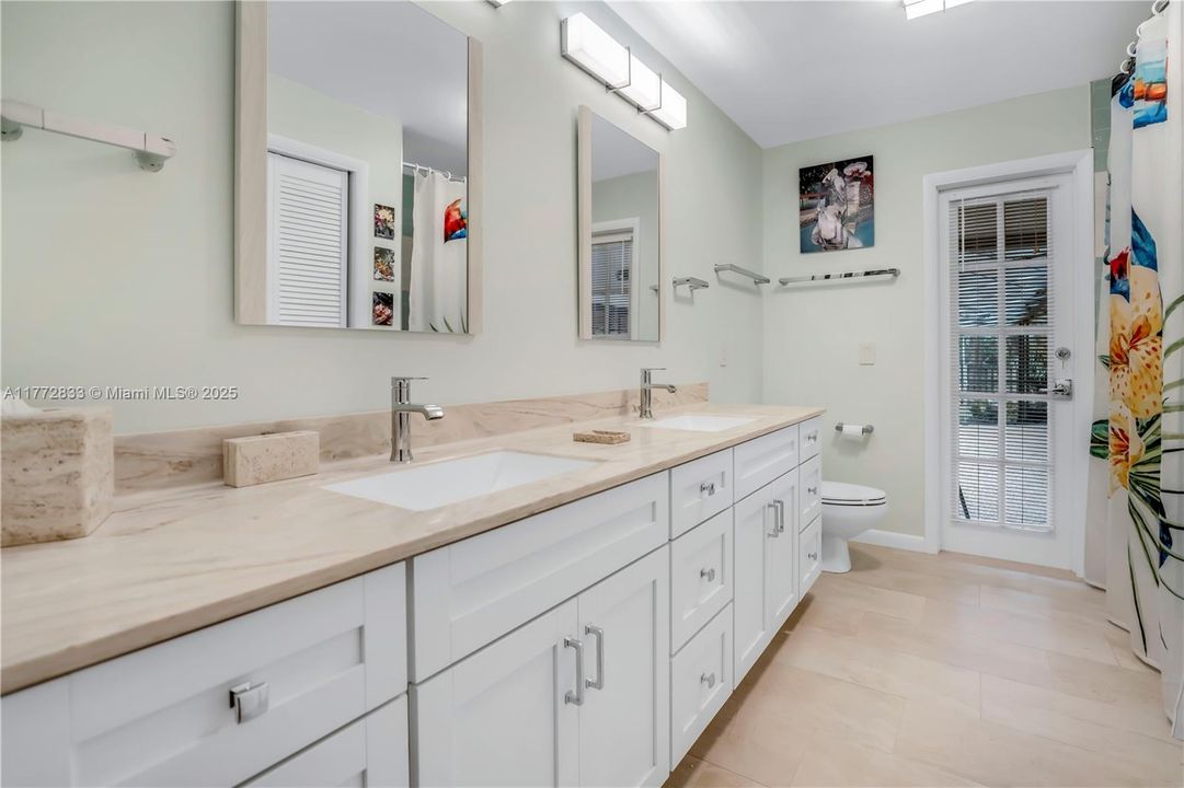 Recently Sold: $999,990 (3 beds, 2 baths, 2386 Square Feet)