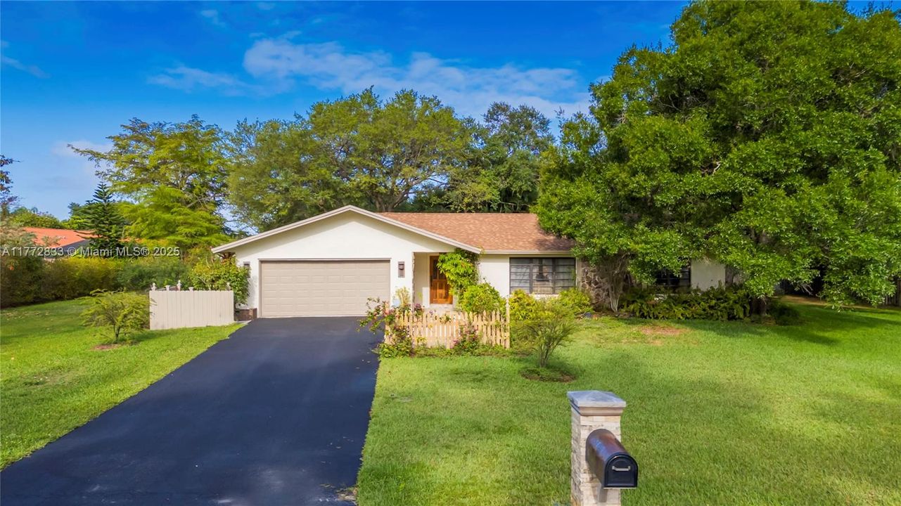 Recently Sold: $999,990 (3 beds, 2 baths, 2386 Square Feet)