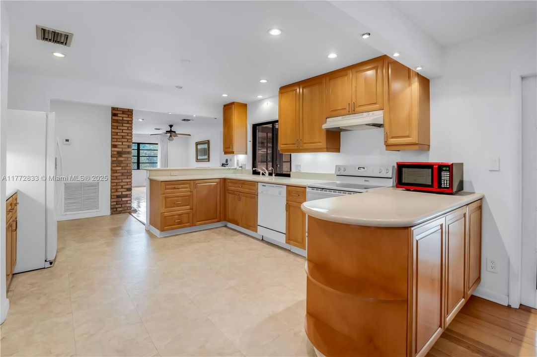 Recently Sold: $999,990 (3 beds, 2 baths, 2386 Square Feet)