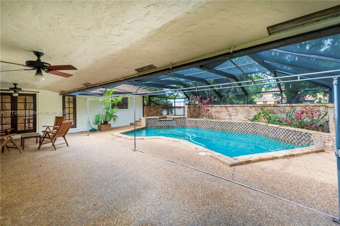 Recently Sold: $999,990 (3 beds, 2 baths, 2386 Square Feet)