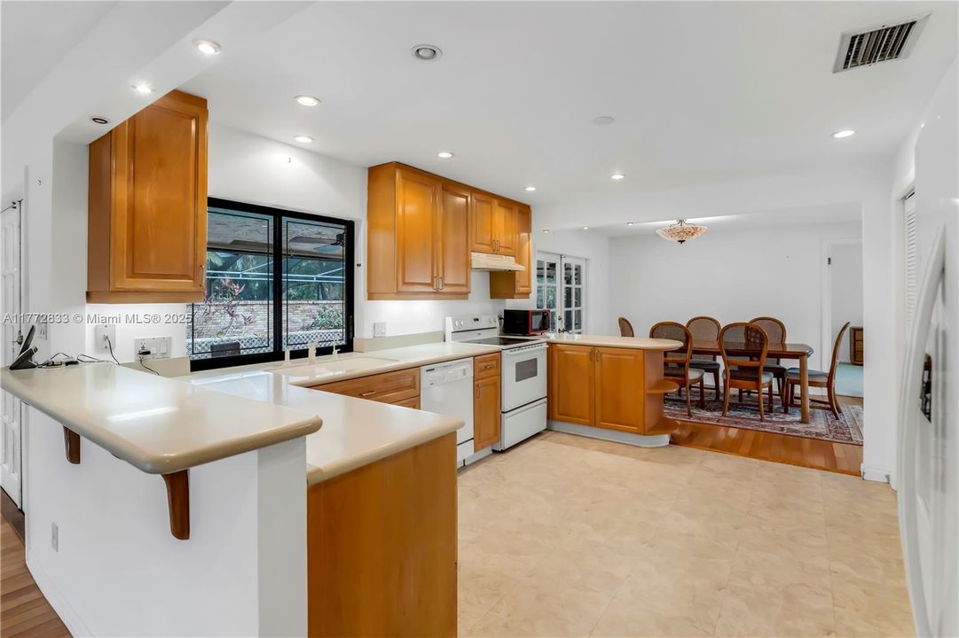 Recently Sold: $999,990 (3 beds, 2 baths, 2386 Square Feet)