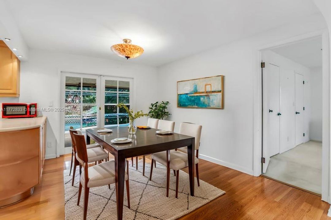 Recently Sold: $999,990 (3 beds, 2 baths, 2386 Square Feet)