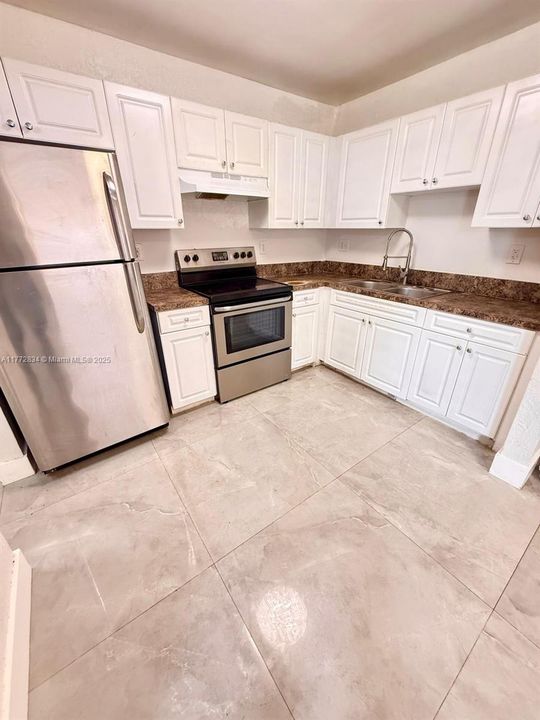 Recientemente alquilado: $2,950 (3 camas, 2 baños, 2554 Pies cuadrados)