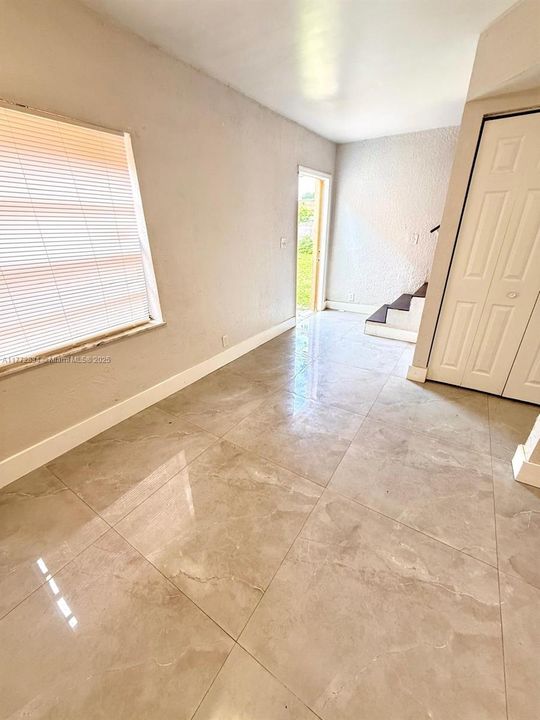 Recientemente alquilado: $2,950 (3 camas, 2 baños, 2554 Pies cuadrados)