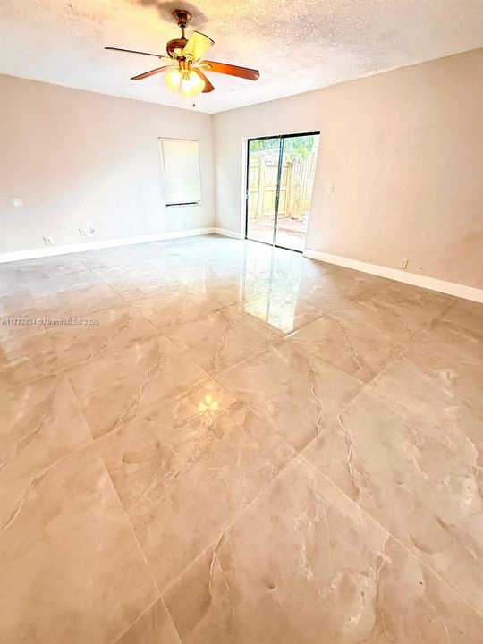 Recientemente alquilado: $2,950 (3 camas, 2 baños, 2554 Pies cuadrados)