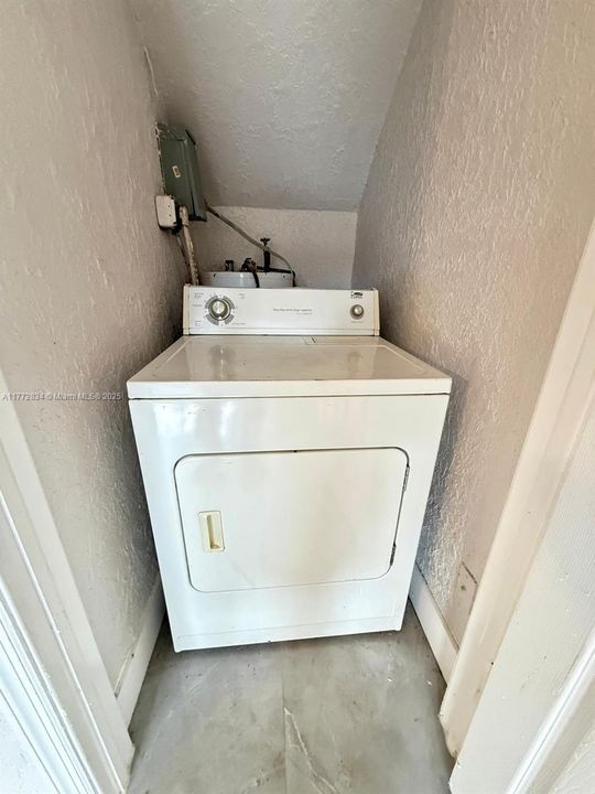 Recientemente alquilado: $2,950 (3 camas, 2 baños, 2554 Pies cuadrados)