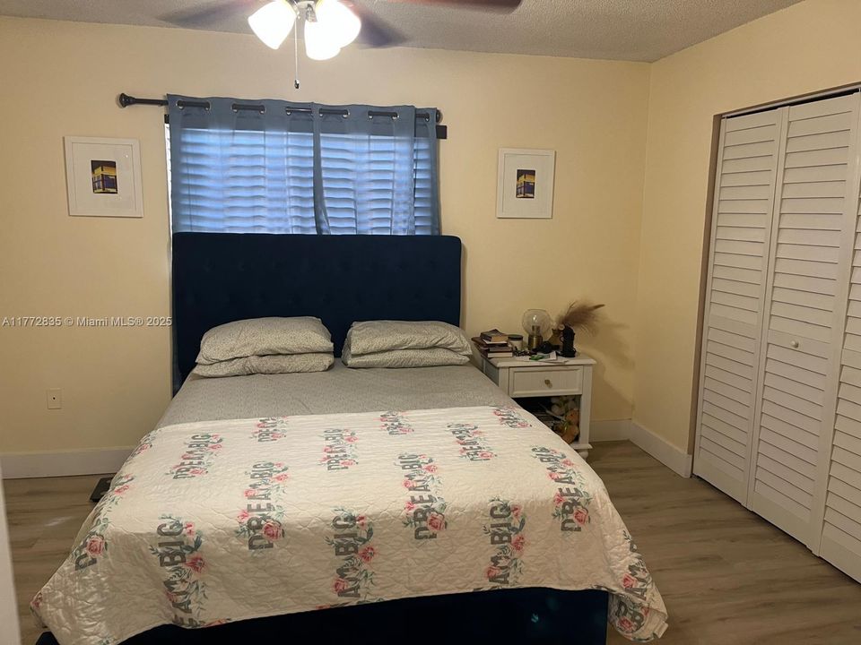 Vendido Recientemente: $300,000 (2 camas, 2 baños, 1113 Pies cuadrados)