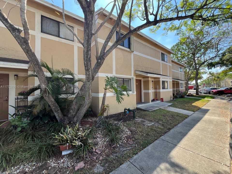 Vendido Recientemente: $300,000 (2 camas, 2 baños, 1113 Pies cuadrados)