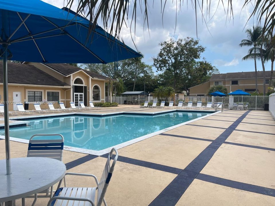 Vendido Recientemente: $300,000 (2 camas, 2 baños, 1113 Pies cuadrados)