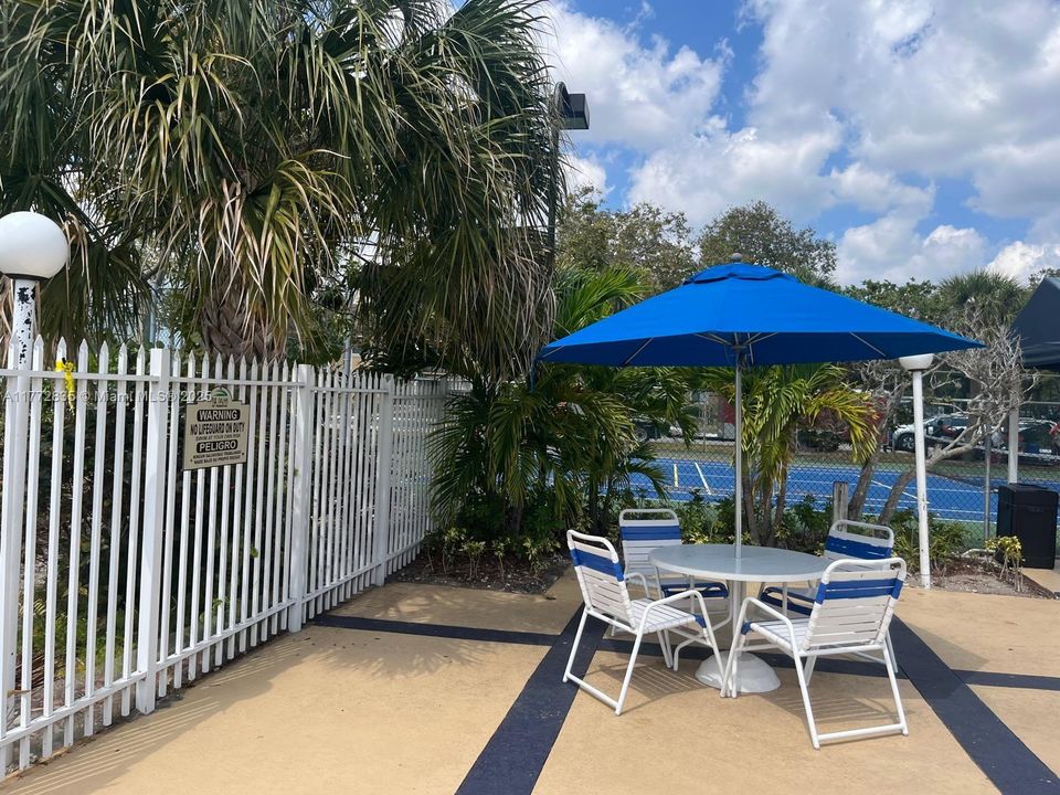 Vendido Recientemente: $300,000 (2 camas, 2 baños, 1113 Pies cuadrados)