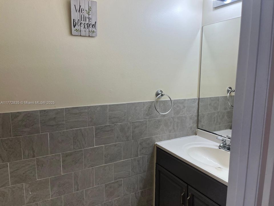 Vendido Recientemente: $300,000 (2 camas, 2 baños, 1113 Pies cuadrados)