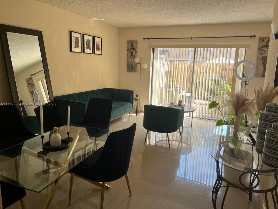 Vendido Recientemente: $300,000 (2 camas, 2 baños, 1113 Pies cuadrados)