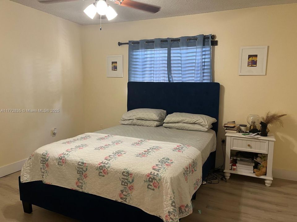 Vendido Recientemente: $300,000 (2 camas, 2 baños, 1113 Pies cuadrados)