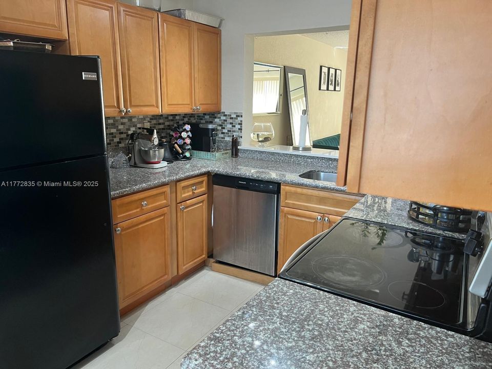 Vendido Recientemente: $300,000 (2 camas, 2 baños, 1113 Pies cuadrados)