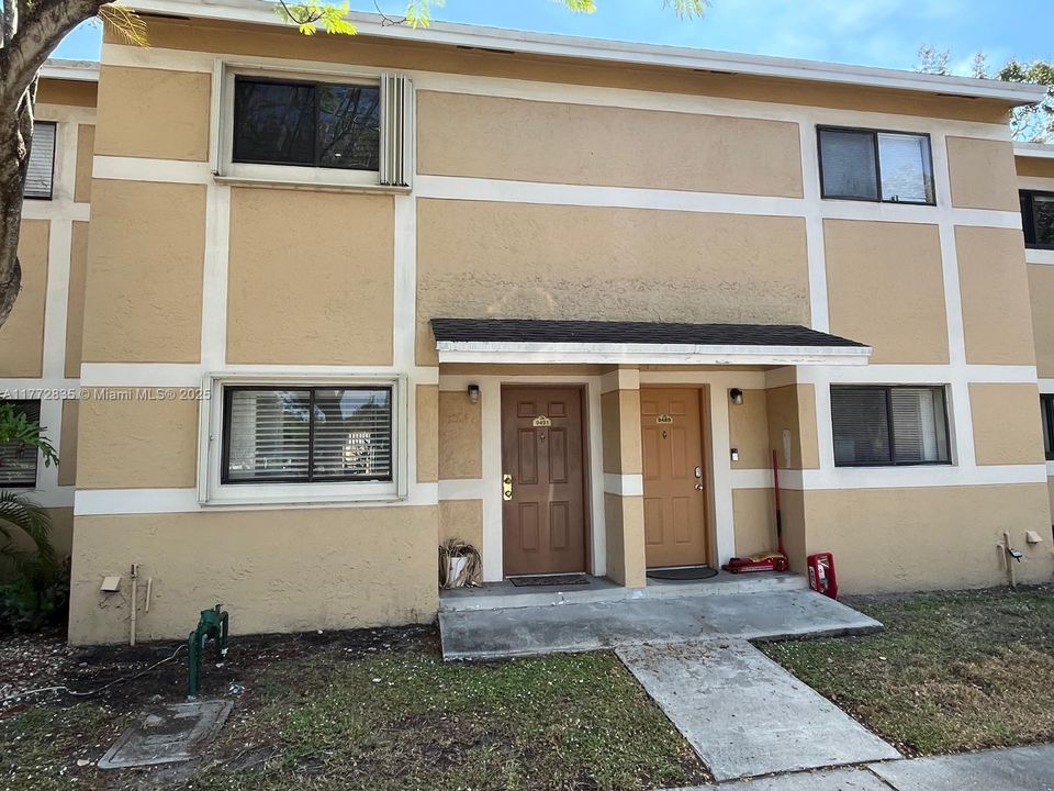 Vendido Recientemente: $300,000 (2 camas, 2 baños, 1113 Pies cuadrados)