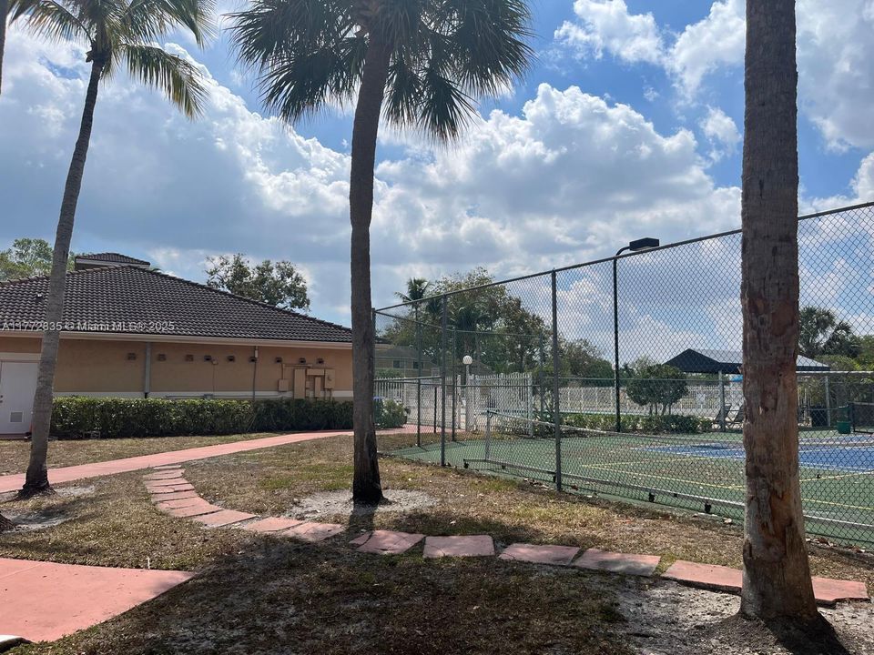 Vendido Recientemente: $300,000 (2 camas, 2 baños, 1113 Pies cuadrados)