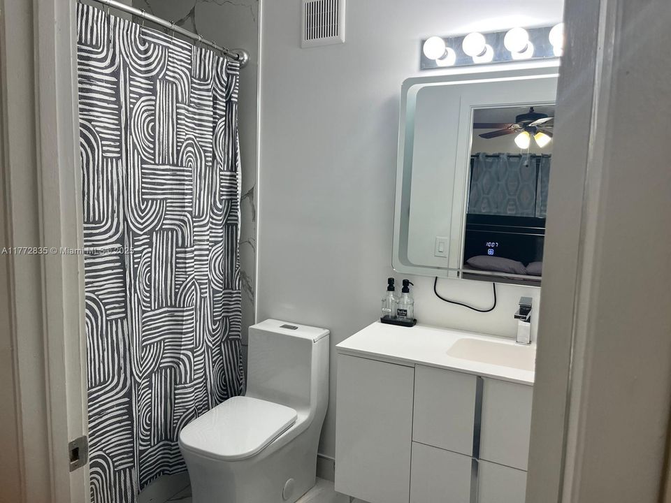 Vendido Recientemente: $300,000 (2 camas, 2 baños, 1113 Pies cuadrados)