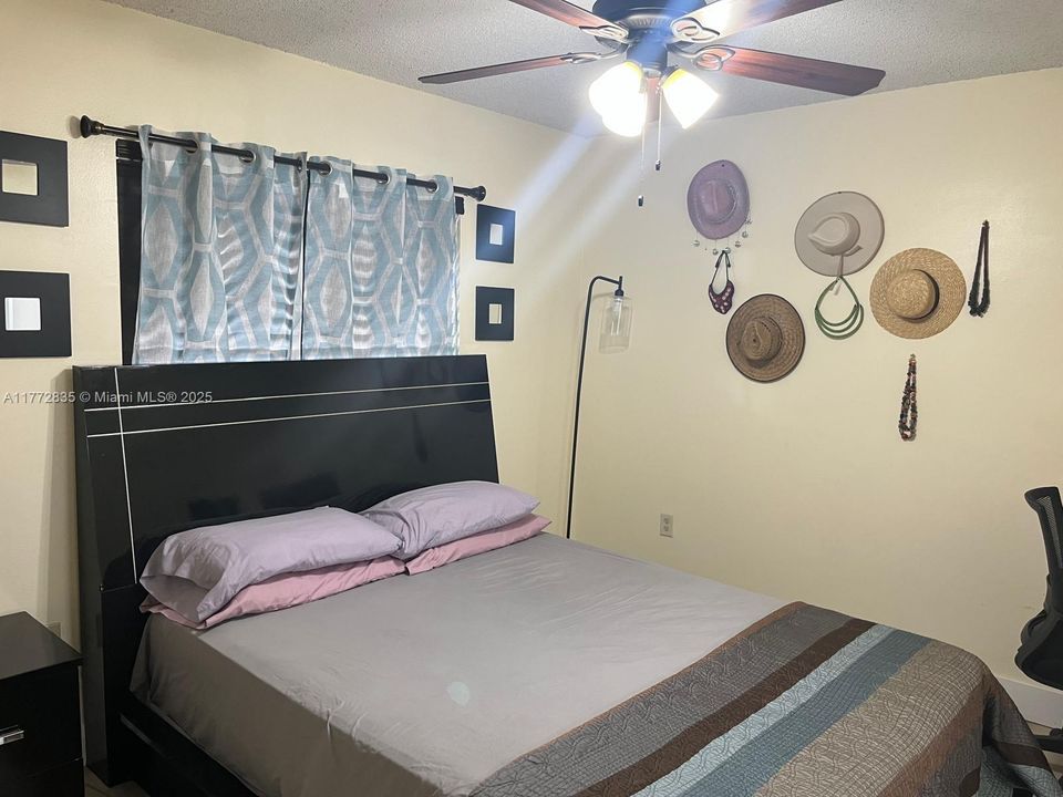 Vendido Recientemente: $300,000 (2 camas, 2 baños, 1113 Pies cuadrados)