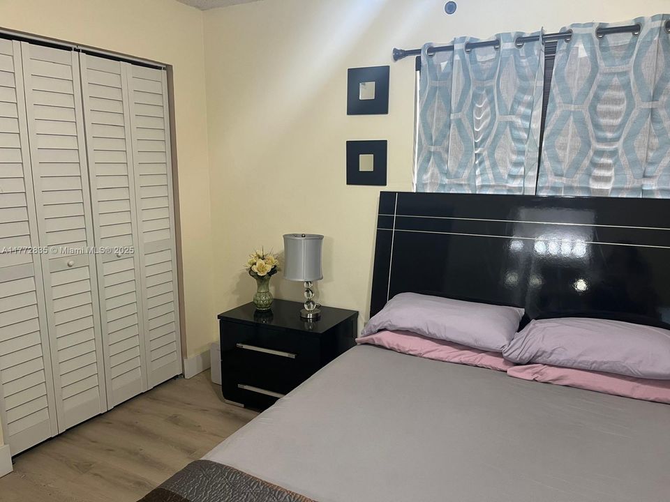 Vendido Recientemente: $300,000 (2 camas, 2 baños, 1113 Pies cuadrados)