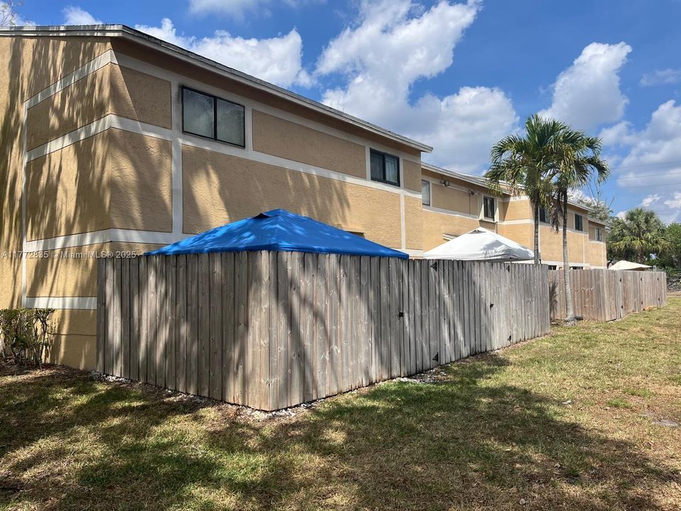 Vendido Recientemente: $300,000 (2 camas, 2 baños, 1113 Pies cuadrados)