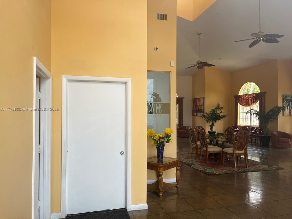 Vendido Recientemente: $300,000 (2 camas, 2 baños, 1113 Pies cuadrados)