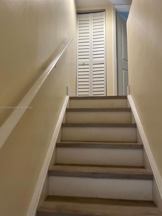 Vendido Recientemente: $300,000 (2 camas, 2 baños, 1113 Pies cuadrados)