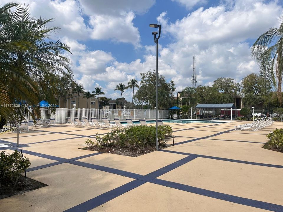 Vendido Recientemente: $300,000 (2 camas, 2 baños, 1113 Pies cuadrados)