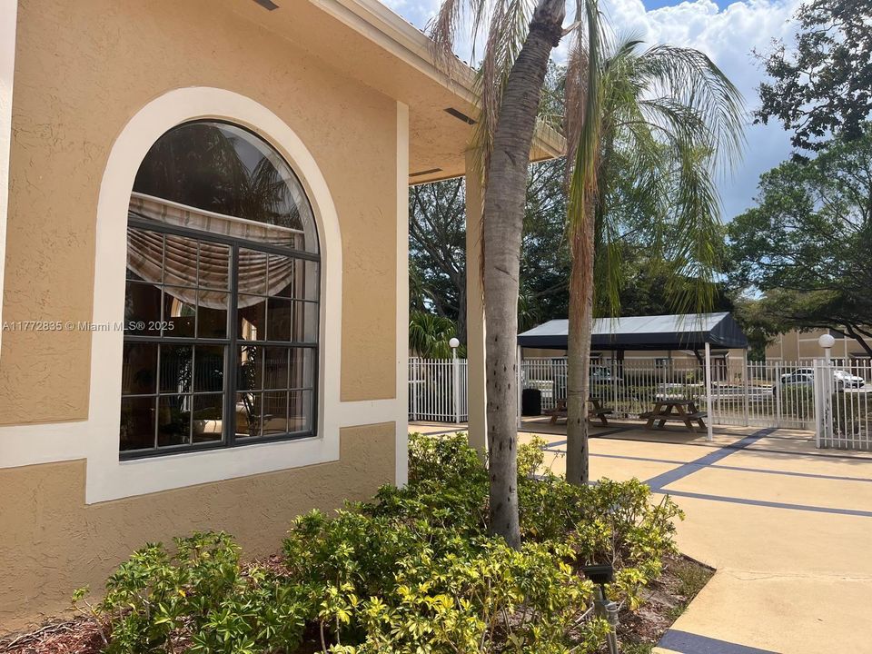 Vendido Recientemente: $300,000 (2 camas, 2 baños, 1113 Pies cuadrados)