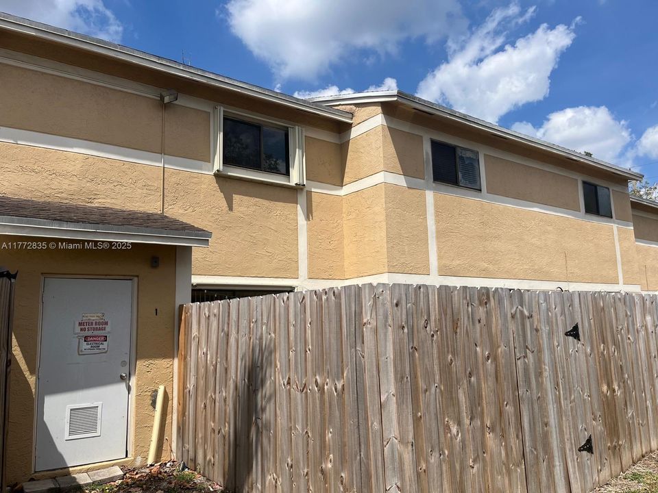 Vendido Recientemente: $300,000 (2 camas, 2 baños, 1113 Pies cuadrados)