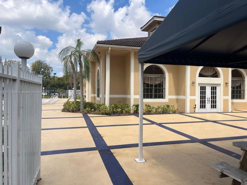 Vendido Recientemente: $300,000 (2 camas, 2 baños, 1113 Pies cuadrados)