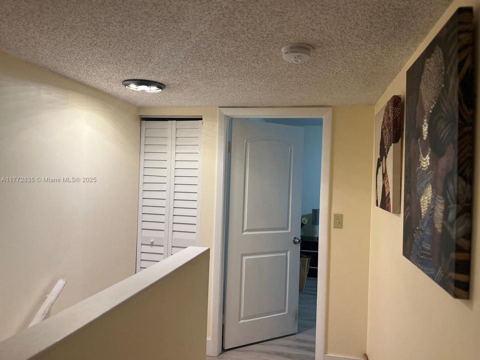 Vendido Recientemente: $300,000 (2 camas, 2 baños, 1113 Pies cuadrados)